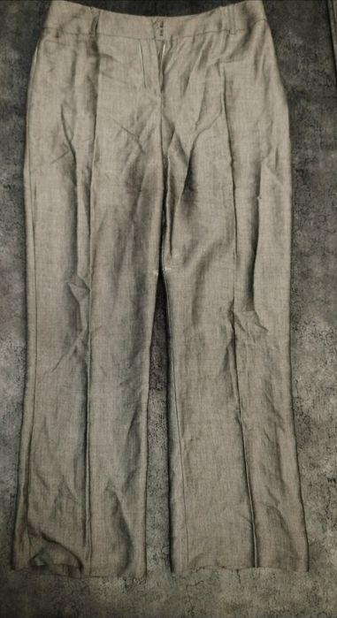 Pantaloni eleganți.