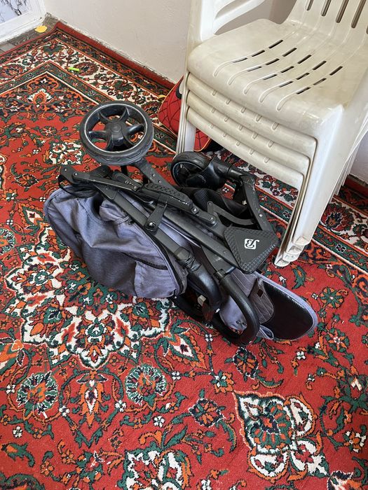 прогулочная коляска