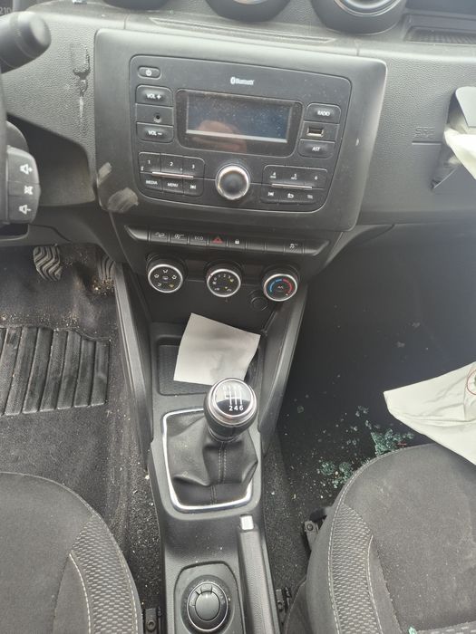 Dacia Duster 2 avariata/lovita 1.5 dci -4x4 !!