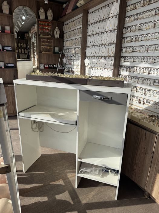 Витрина для кассы.