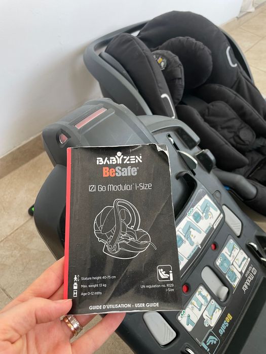 Vand scoica auto Babyzen +baza de insertie