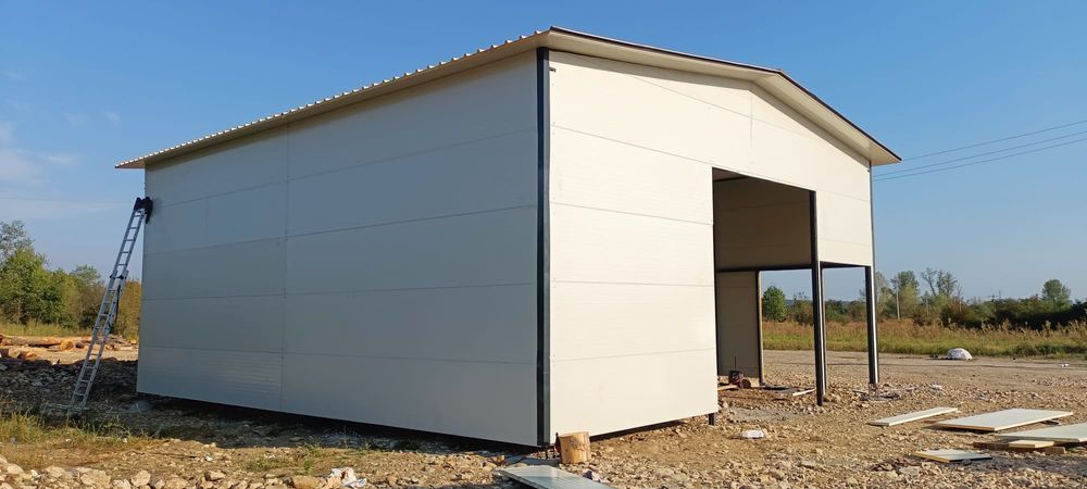 Vând hală metalică învelită cu tablă 10 m cu 20 m cu 4 m la streașină