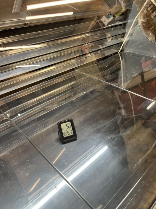 Хладилна витрина за магазин / сладкарница