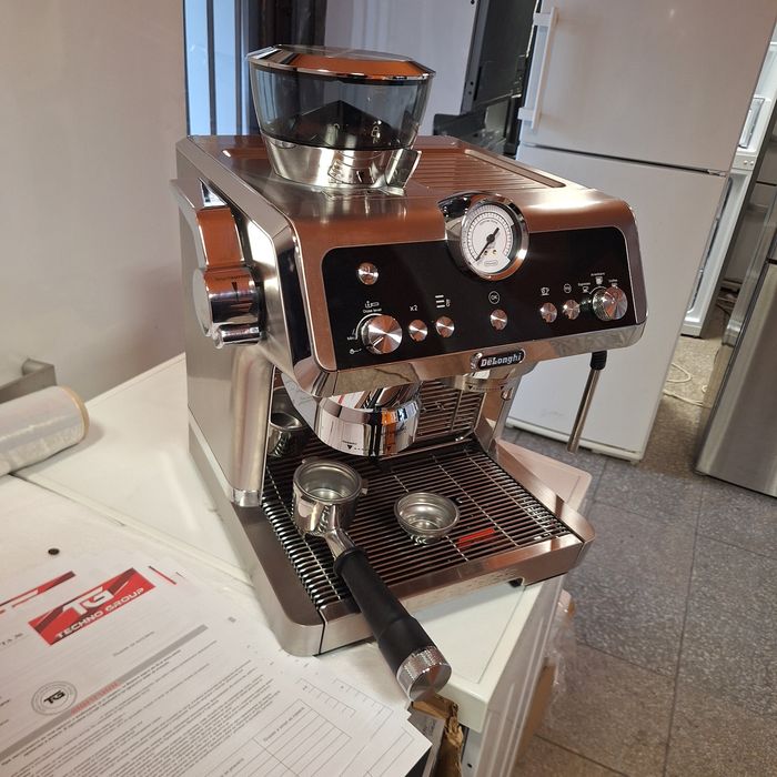 Кафе машина Делонги La Specialista  нова мострена бройка