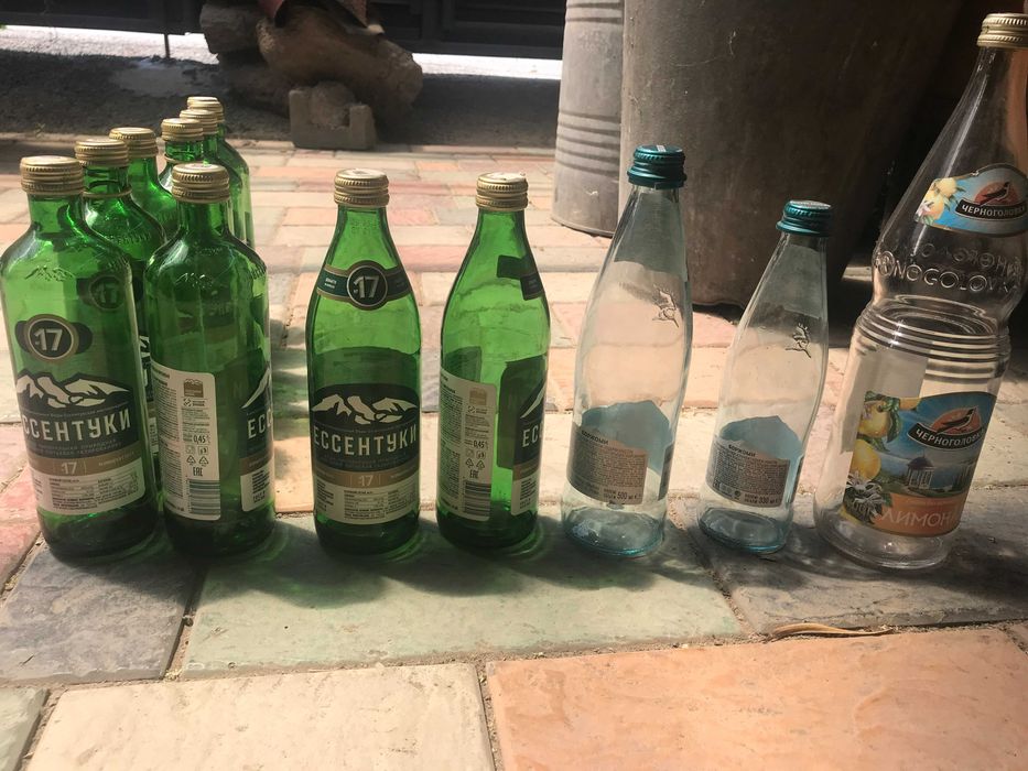 Бутылки стеклянные с винтовой крышкой