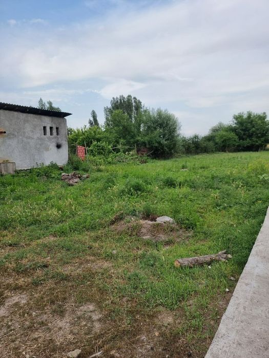 Yer sotiladi uchastka