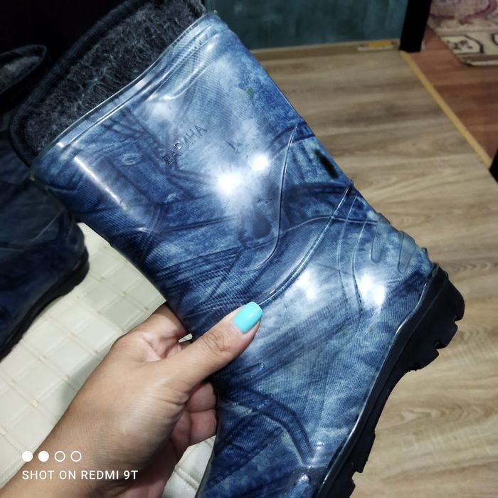 Продам резиновые сапоги 32