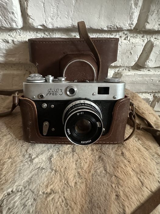 Ретро фотоапарат FED-3 + обектив Industar-61 и кожен калъф – работещ