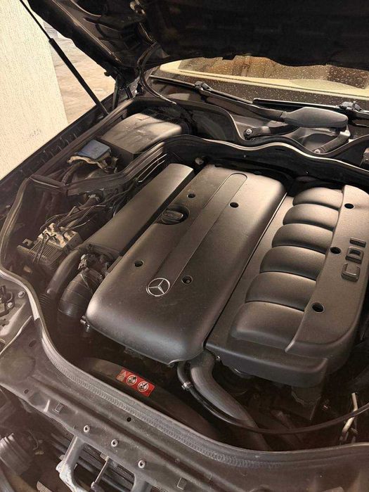 Автомобил Mersedes Benz