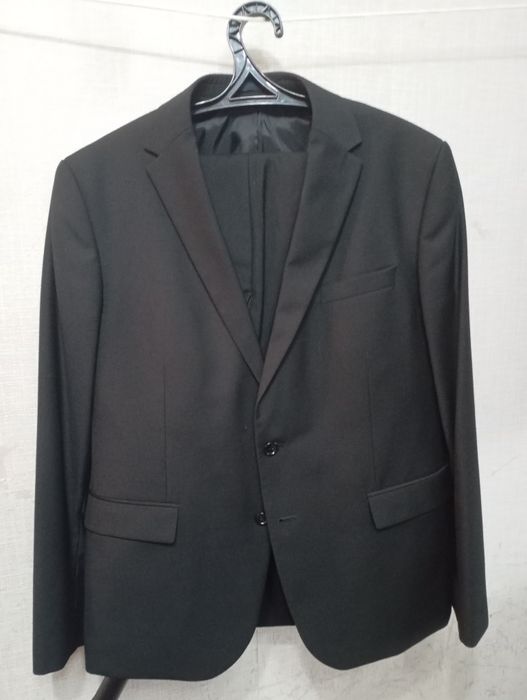 Костюм мужской продам.