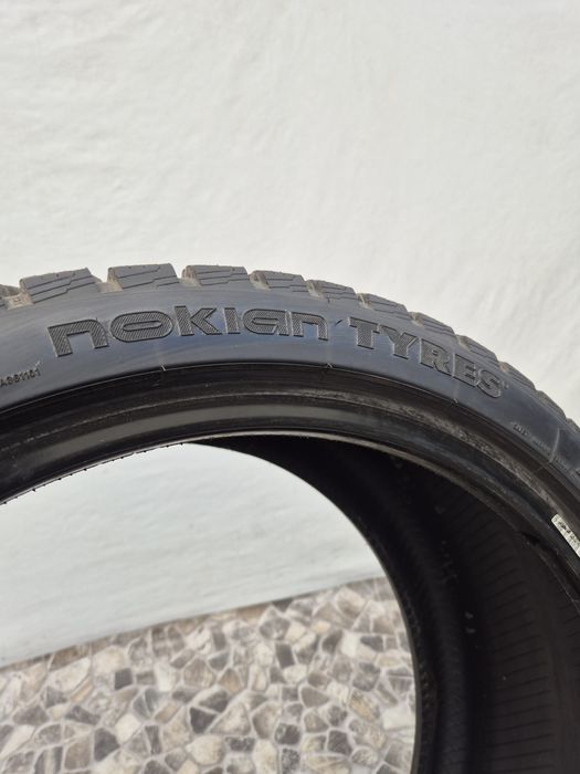 2бр 255 35 20 Nokian зимни 23г