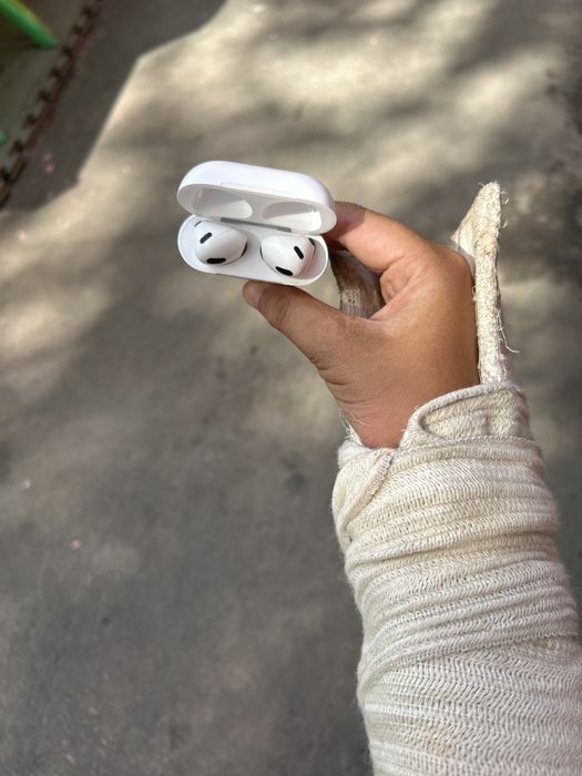 AirPods три новый