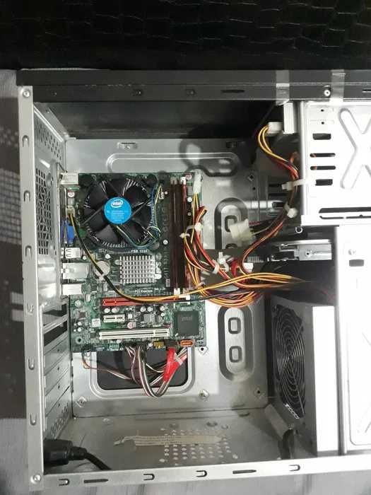 Систем. Блок Intel Core 2 Quad Q8400. 4 ядерный. 4 потока. ОЗУ - 4 Гб.