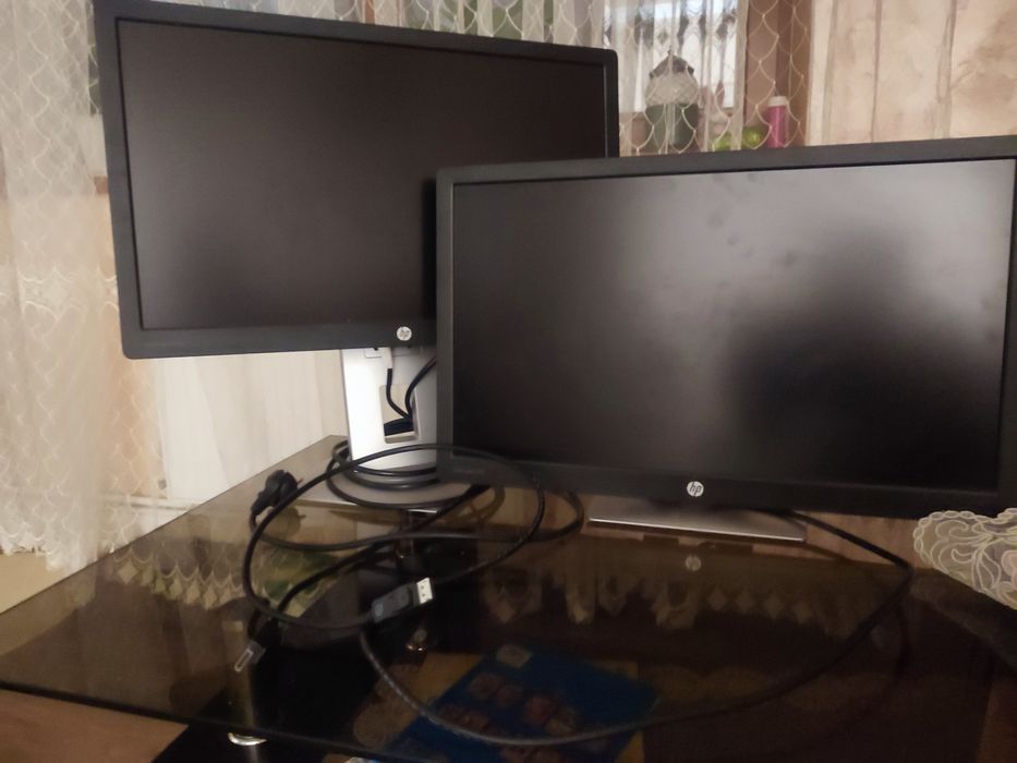 Vând monitoare HP E 232