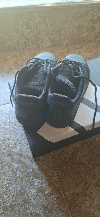 Детски кожени маратонки Adidas  номер 32