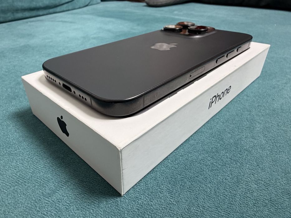 Продам айфон 16 про 256гб