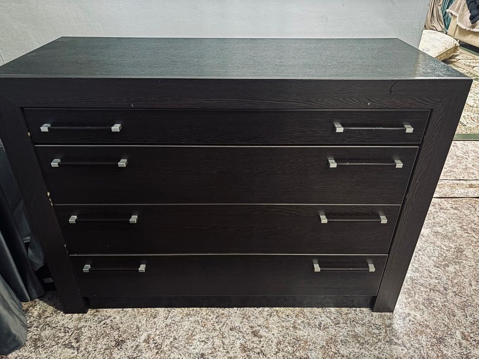 Продам шкафы стол комод