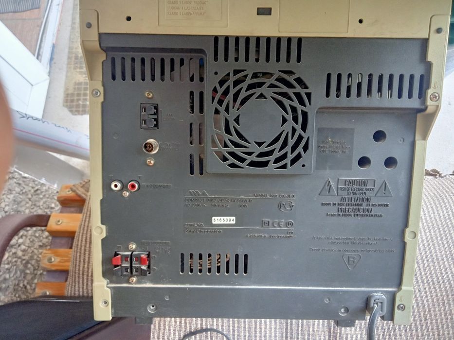 Продам центр Aiwa в среднем состоянии.