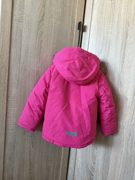 Продам зимнюю куртку на девочку