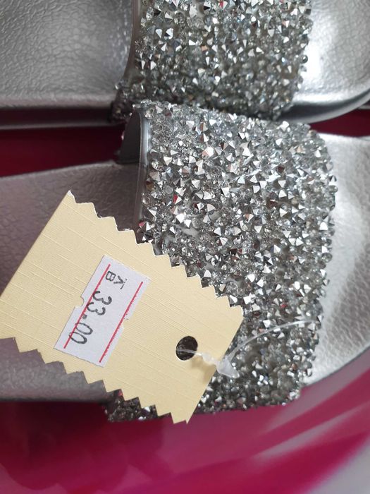 Намалени от 33 лв Детски чехли, сребро брокат номер 30 джапанки