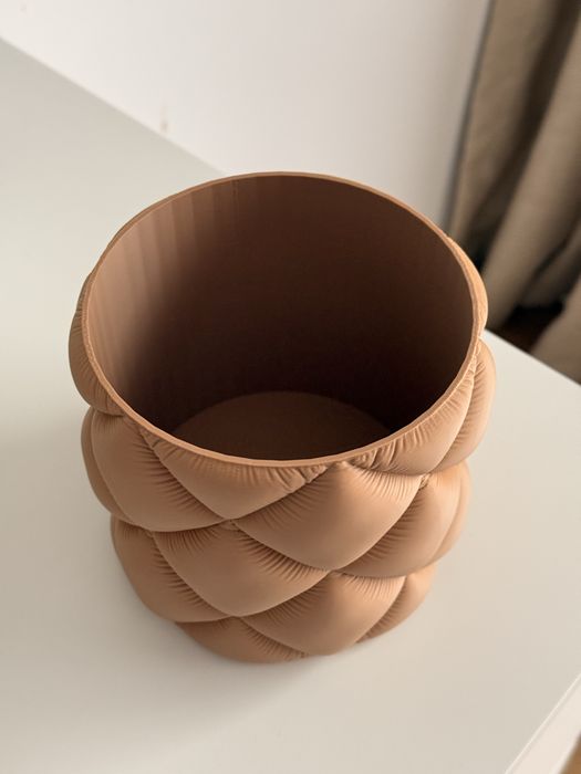 Mască ghiveci decorativă 3D – design modern crem