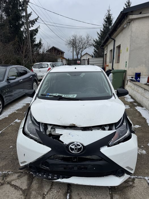 Toyota Aygo 2016 1.0 benzina usor avariat 1900 Euro+TVA RATE FiXE