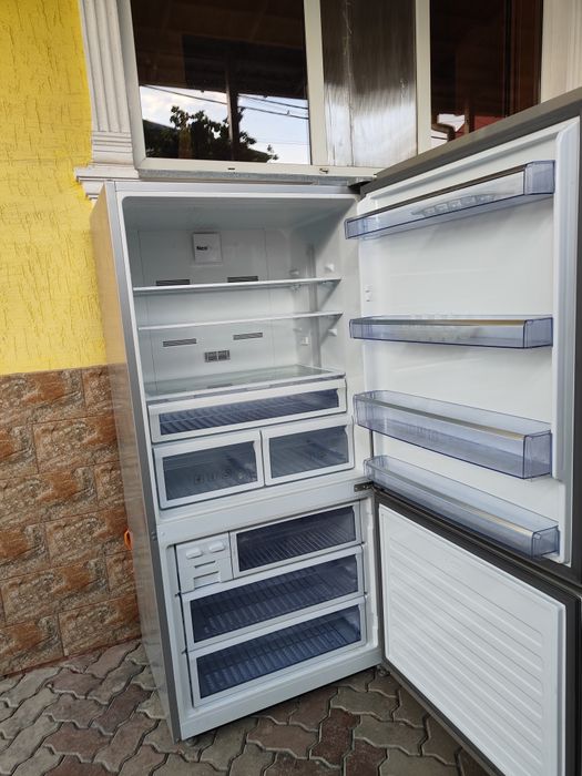 Продам двухкамерный холодильник BEKO