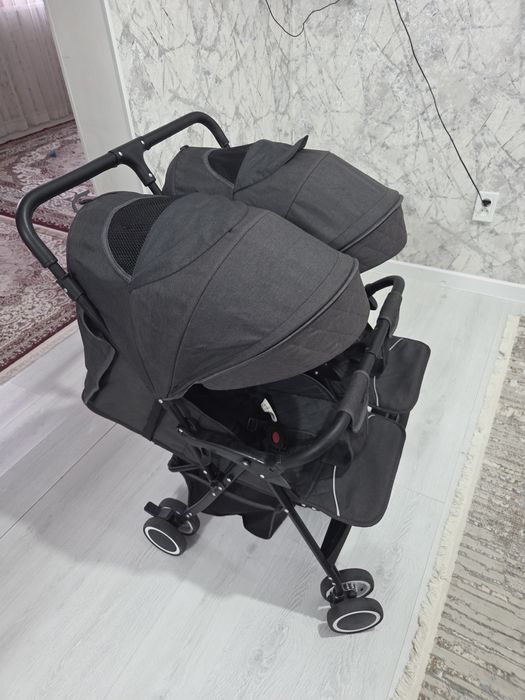 Продам коляску для двойняшки или погодиков.