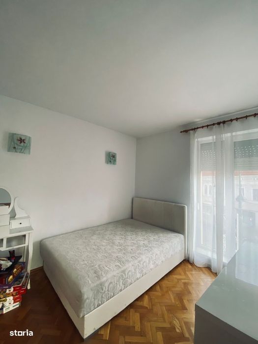 Apartament 4 camere de inchiriat Oradea