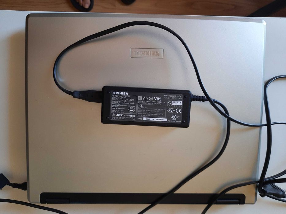 Продава се лаптоп Toshiba Tecra A2, 15", батерия е за смяна