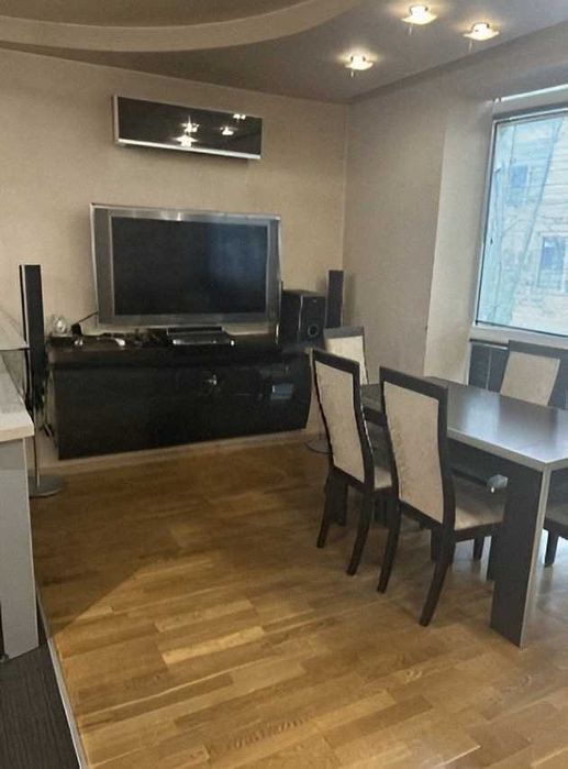 Продава се Тристаен апартамент в София, Център - 91 кв.м за 2858 €/кв.м - Снимка #1