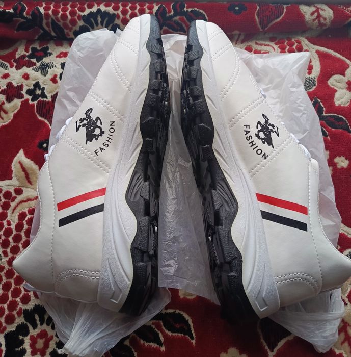 Продам кроссовки 42р.