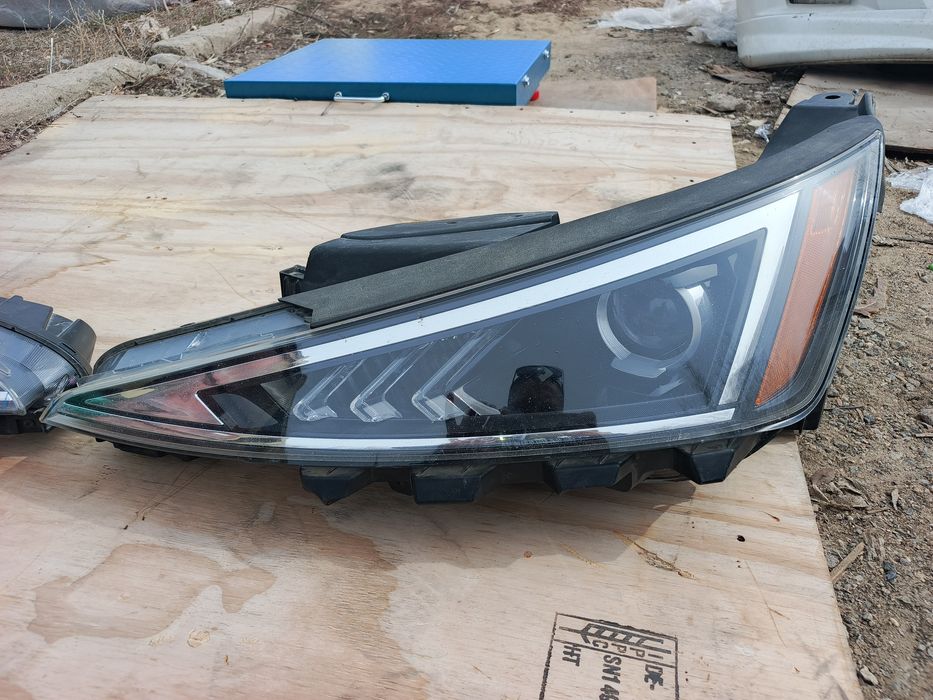 Фара Hyundai Elantra 2018-20