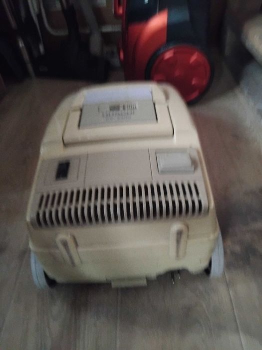 Продавам две прахосмукачки