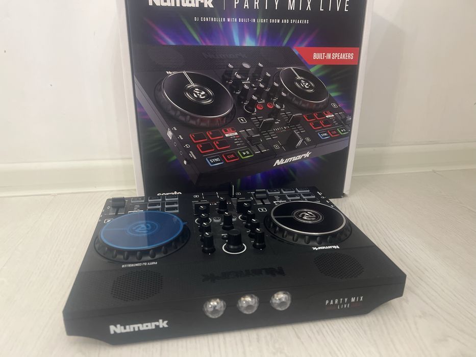DJ контроллер Numark PARTY MIX LIVE и акустическая система M-Audio BX3