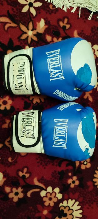 Боксерские перчатки