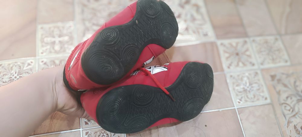 Продам туфли на мальчика