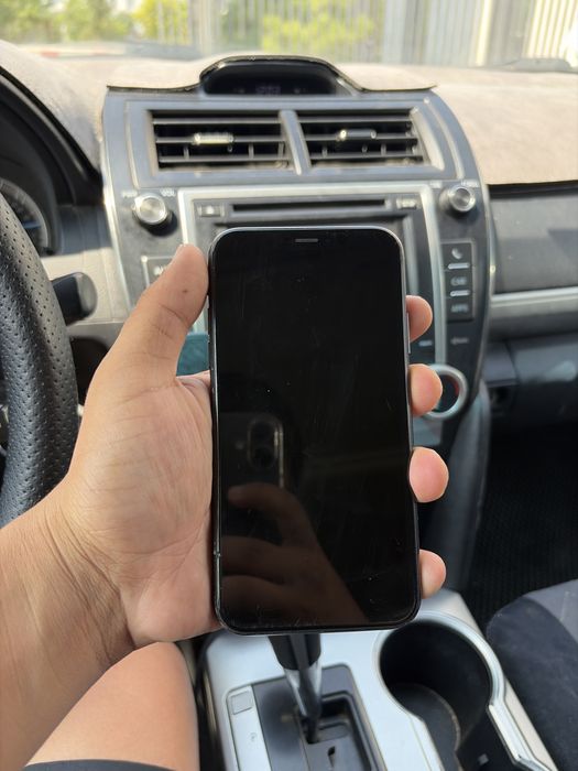 iPhone XR 128 GB 78 емкость