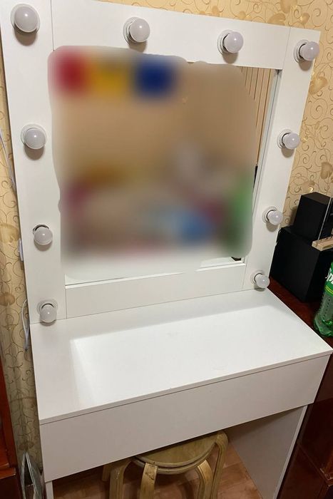 Стол для макияжа