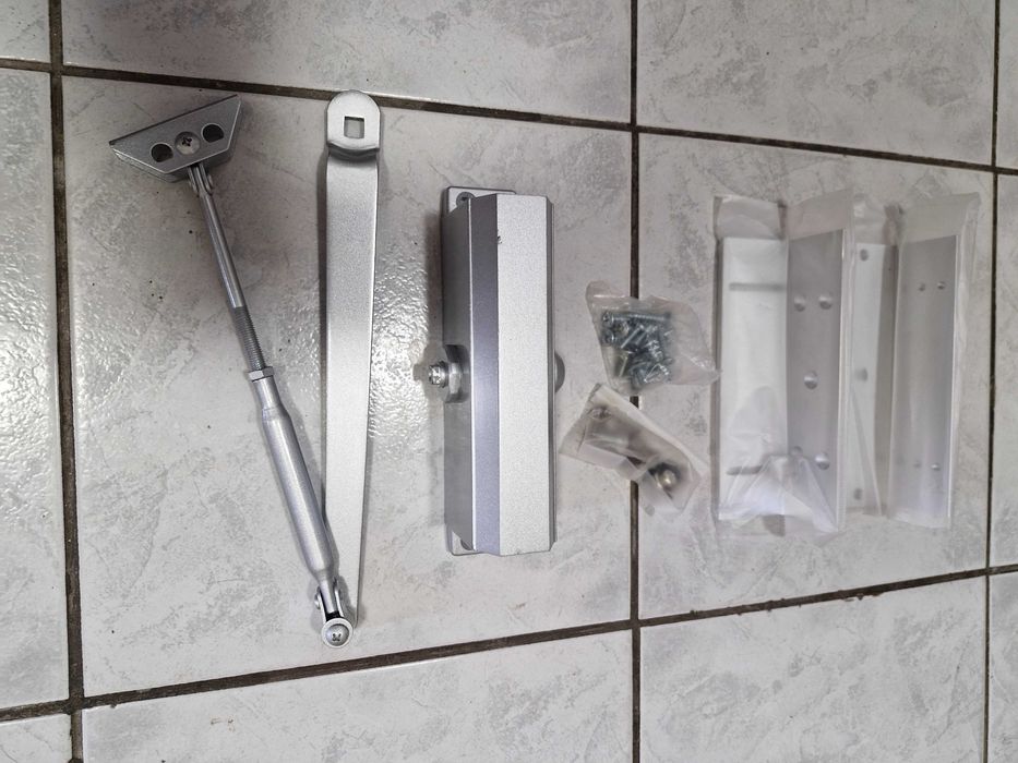 Vând  amortizor hidraulic cu brat