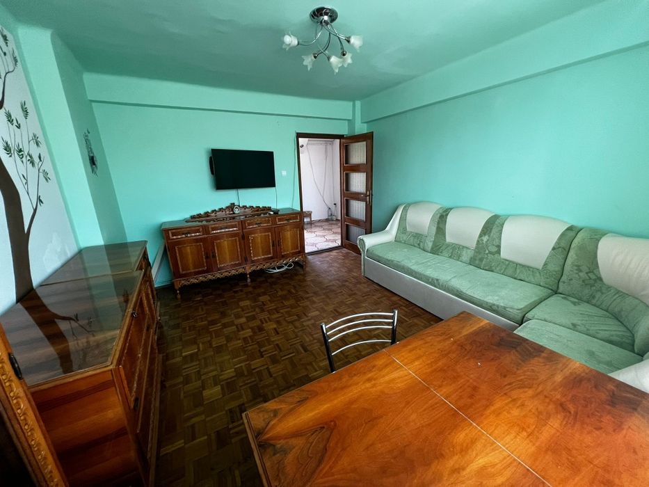 Închiriez apartament