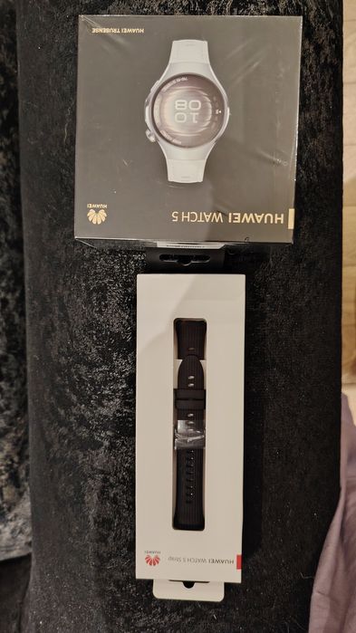 Часовник Huawei Watch 5