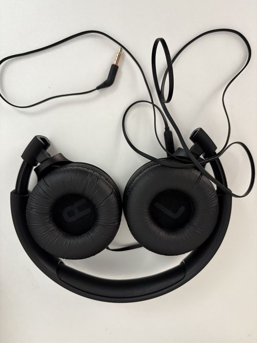 Продам наушники JBL.