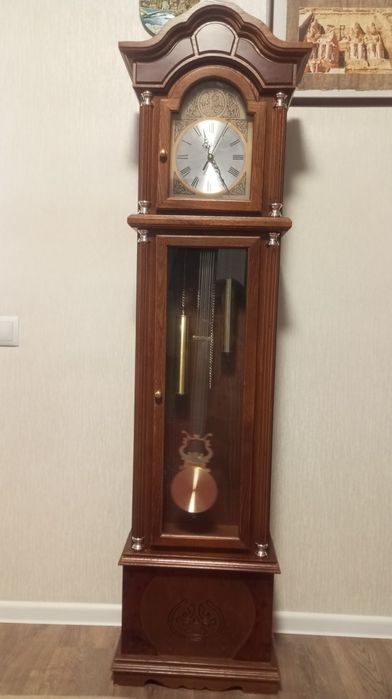 Напольные кварцевые часы