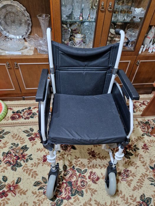 Продаём инвалидную коляску