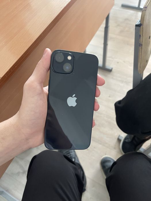 Айфон 13 в идеальном состояние