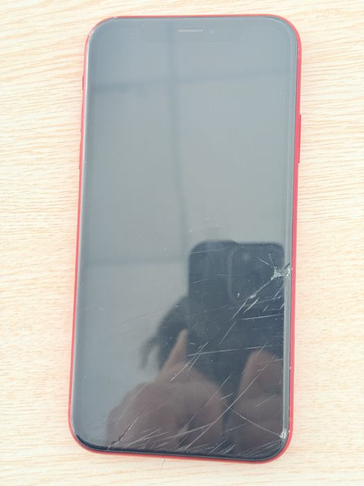 iPhone XR в красном цвете 64гб
