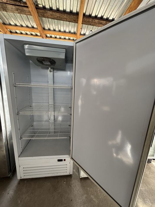 Промышленный холодильный шкаф