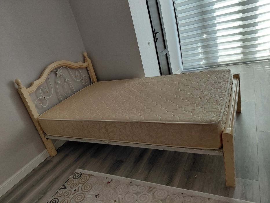 продам кроват с матрасом