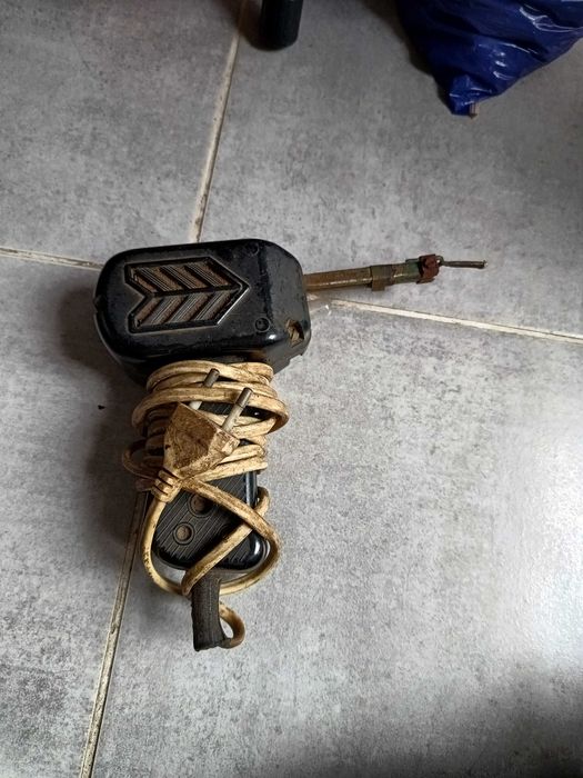 Pistol de lipit românesc